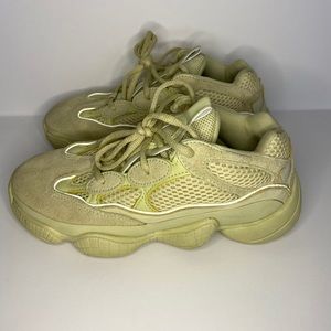 Yeezy Adidas 500 in Super Moon Yellow